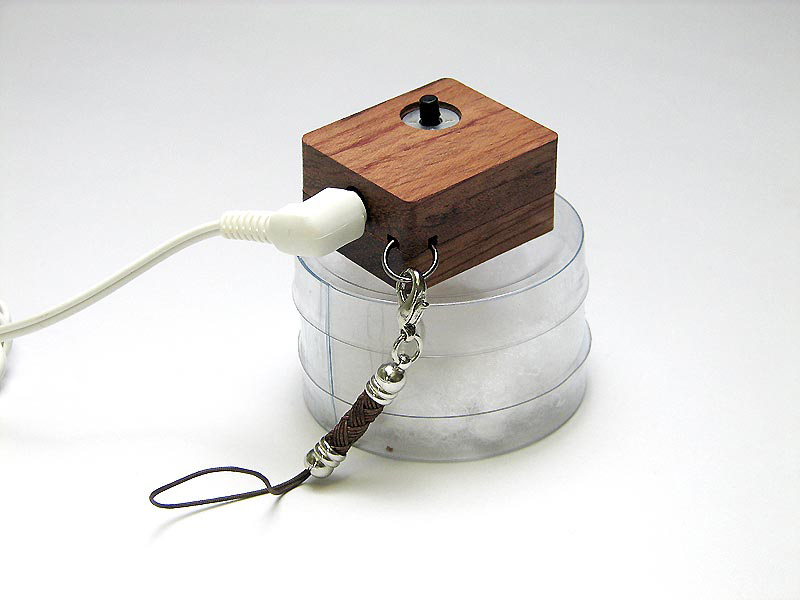 Illustration for article titled Motz Music Box Adds MP3 Player to Anything